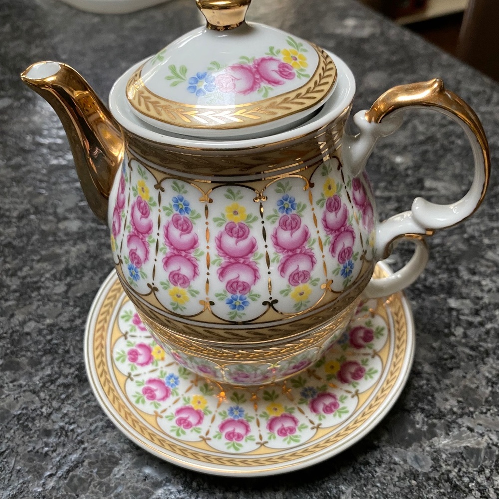 New tea pot and cup